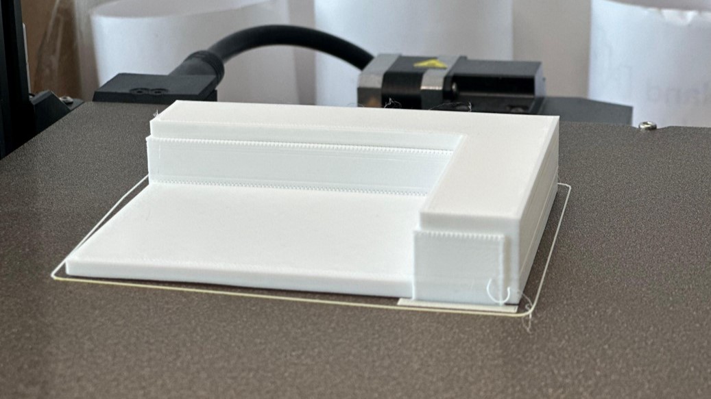 Učenici izrađuju nosače za tablete: Od ideje do 3D ispisa